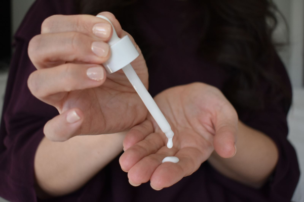 Lee applying the Dr. Barbara Sturms The Peptide Serum